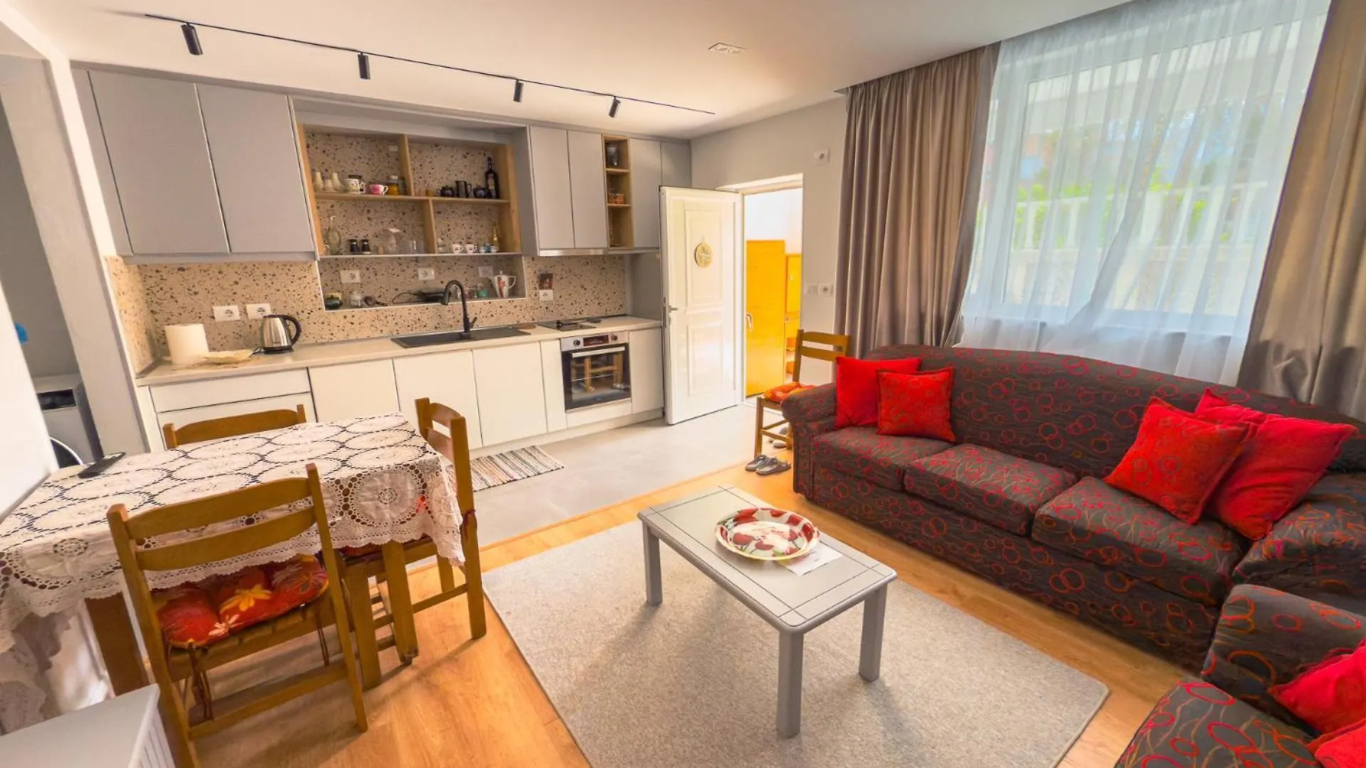 Cozy Apartments With Garden Përmet